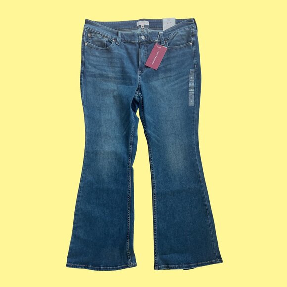 Lucky Brand Denim - Lucky Brand Low-Rise Flare Jeans NWT 🖤